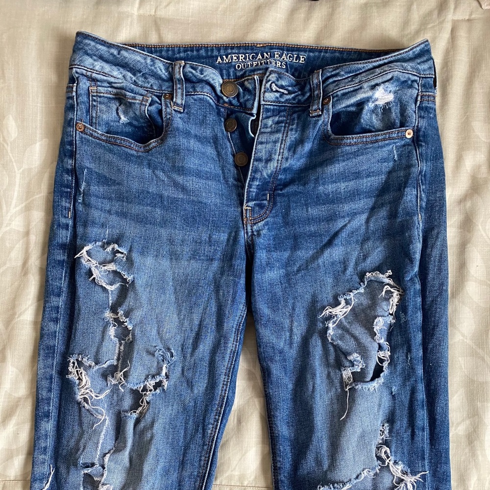 Distressed Tomgirl Jeans